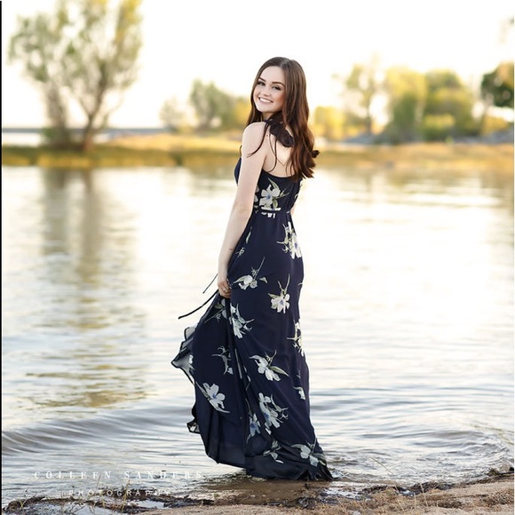 Lulus Dresses & Skirts - Lulus Floral Dress